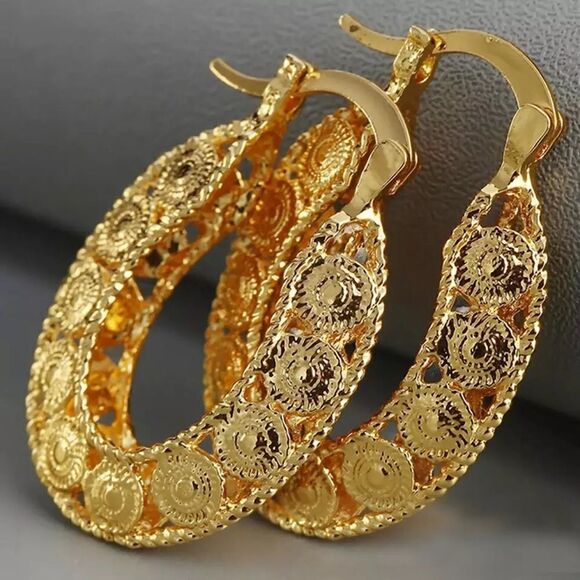 A145 DELICATE 18K YELLOW GOLD PLATED HOOP HUGGIE EARRINGS - Picture 2 of 7